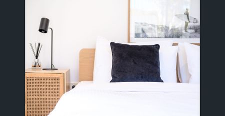 BEAUTIFULLY PRESENTED FAMILY HOME IN A PRIME LOCATION - Photo 5