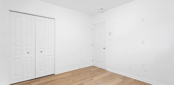 Appartement 1 CC en semi sous-sol //DISPONIBLE DÈS MAINTENANT - Photo 2