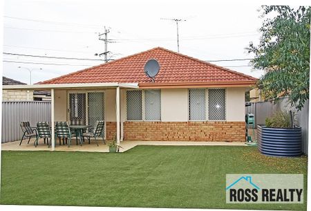 WELL-PRESENTED 3X1 HOME IN ULTRA-CONVENIENT LOCATION - Photo 3