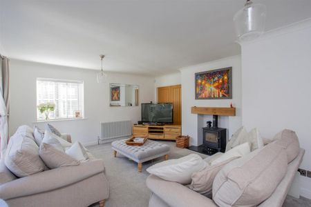 5 bedroom detached house to rent - Photo 4