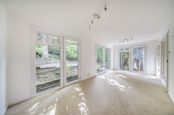 4 bedroom detached house to rent - Photo 1