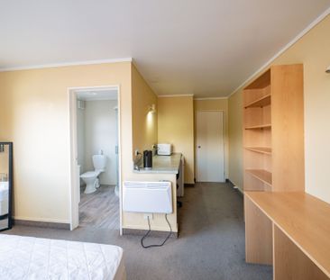 ROOM 2 / 23 CORNHILL STREET - SHORT TERM - Photo 3