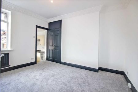 3 bedroom flat to rent - Photo 3