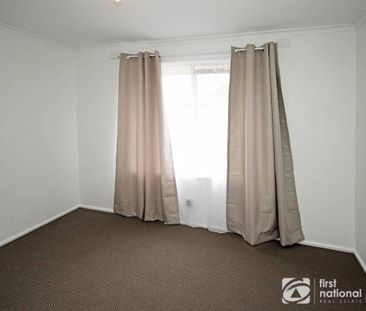 Freshly painted three bedroom home - Photo 6