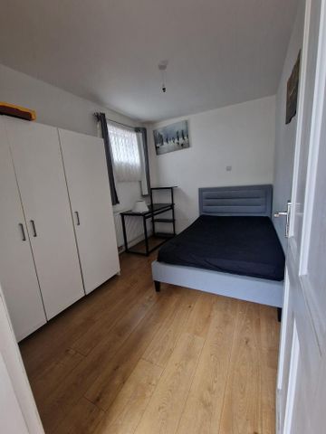 1 bedroom in a house share to rent - Photo 3