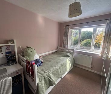 Gatley Drive, Guildford, Surrey, GU4 - Photo 5