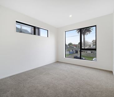 Brand-New 2-Bedrooms 2 bathrooms Townhouse in Onehunga - Photo 3