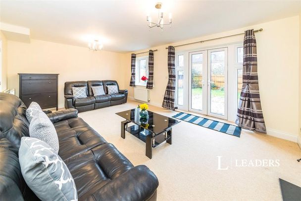 4 bedroom detached house to rent - Photo 1