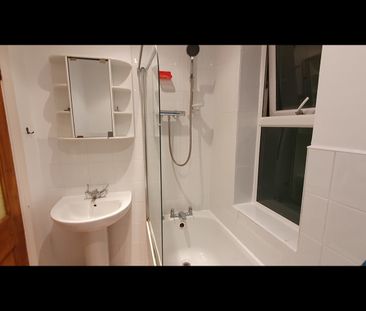 3 Bed Terraced House, Trafford Road, LE5 - Photo 2