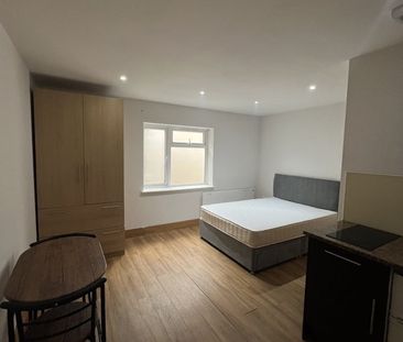 Studio Flat, Sunny Place, NW4 - Photo 2
