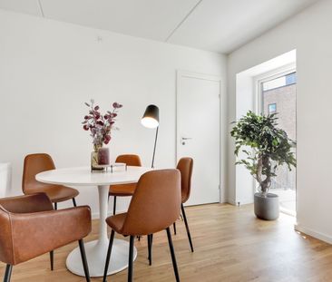 Lækker og stilfuld 4-værelses lejlighed med altan i smukke omgivels... - Photo 5