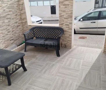 Alquiler de chalet adosado en Calle Picos de Europa - Photo 2