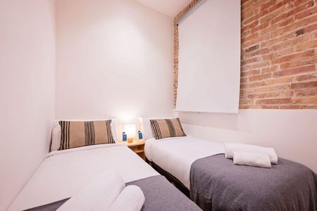 Carrer de Villarroel - Photo 3