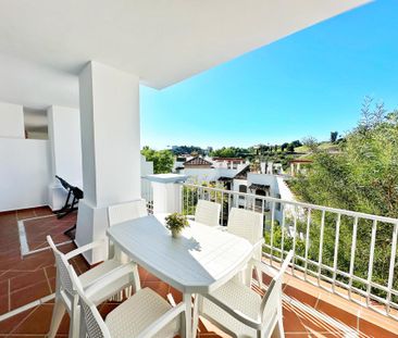 Apartamento planta baja en alquiler en Los Arqueros, Benahavis - Photo 2