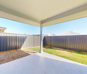 Stunning Modern Home - Photo 2