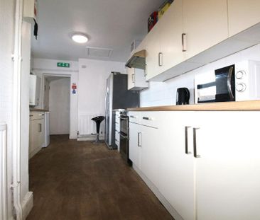 1 bedroom in a house share to rent - Photo 1