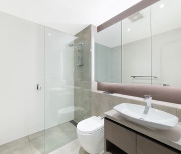 Luxurious Two Bedroom Apartment Set In A Garden Oasis - Photo 5