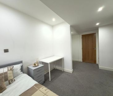 1 bedroom in a flat share to rent - Photo 3