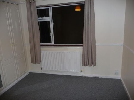 3 bedroom semi-detached house to rent - Photo 4