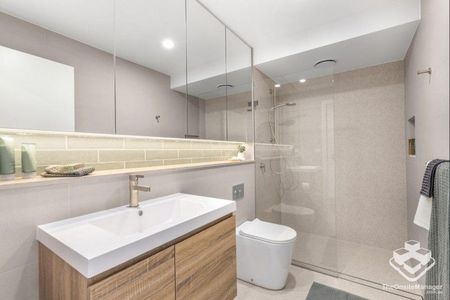 MODERN 2 BEDROOM APARTMENT - Photo 4