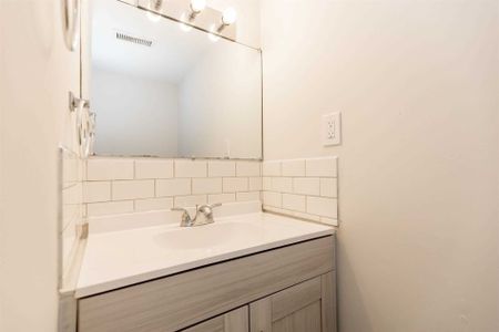 For Lease - 156 CLAPPERTON Street, Barrie, Ontario - Photo 4