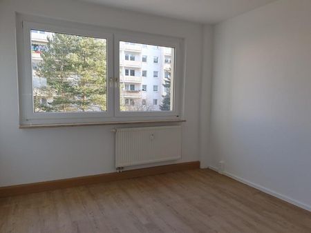 TOP-sanierte 2,5-R.-Wohnung mit Balkon - Haus mit Aufzug! - Photo 2