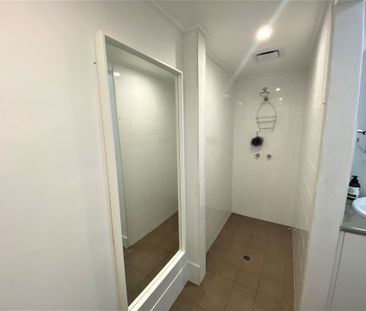 2 Bedroom Flat With Internet, Water & Electricity Included! - Photo 6