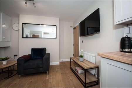 3 bedroom flat to rent - Photo 3