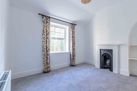 4 bed Semi Detached for rent - Photo 5