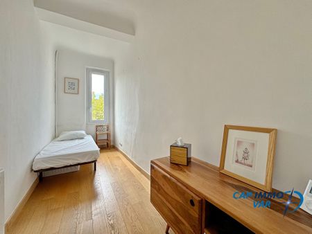 Location Appartement 5 pièces 138m² LE BEAUSSET 83330 - Photo 3