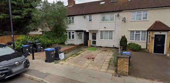 Brimsdown Avenue, Enfield EN3, London - Photo 2