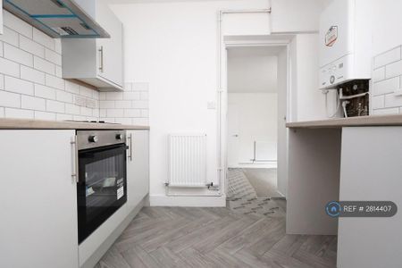 3 bedroom terraced house to rent - Photo 5
