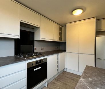 2 bedroom semi-detached house to rent - Photo 6