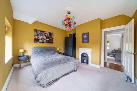 4 bedroom semi-detached house to rent - Photo 3