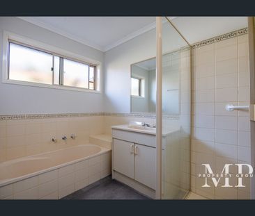 Just minutes to the beach! - Photo 5