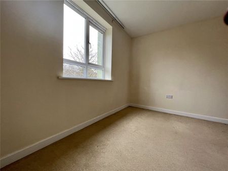 Hurstbourne Crescent, Wolverhampton, West Midlands, WV1 - Photo 4