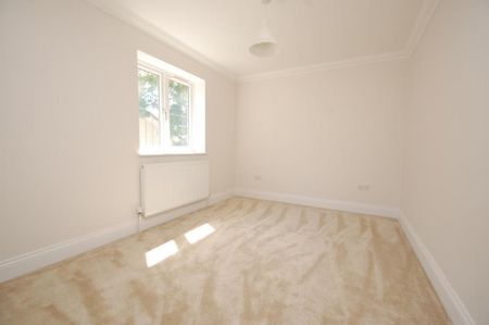 4 bedroom detached house to rent - Photo 5