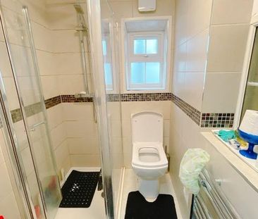 1 bedroom in a house share to rent - Photo 4