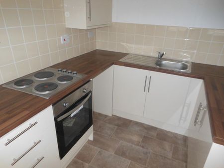 2 bedroom flat to rent - Photo 4