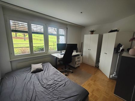 Gemütliche 4.5-Zimmerwohnung mit Sitzplatz und 2 Nasszellen! - Foto 2