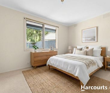 Charming Dingley Village Family Home - Photo 4