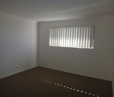 Great Family Home in Sought-After Coomera Grand Estate - Photo 5