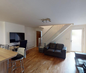 4 bedroom terraced house to rent - Photo 1