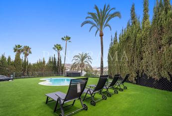 Stunning modern family villa in the prestigious heart of Las Brisas