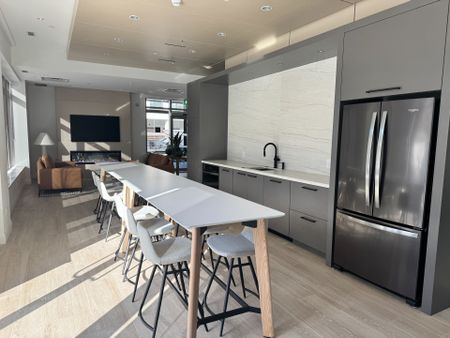 For Lease - 3250 Carding Mill Trail Unit# 521, Oakville, Ontario - Photo 3