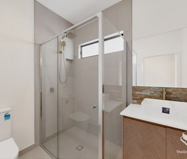 Furnished Luxury Brand New Living | Walk to UQ | Modern Ensuite wit... - Photo 6