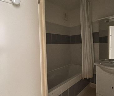 Location Appartement 2 pièces 48m² PONT ST ESPRIT 30130 - Photo 4