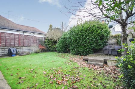 3 bedroom house to rent Galleywood Road, Great Baddow, CM2 - Photo 2