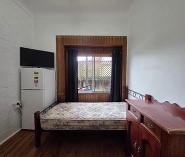 Neat & Tidy Room in a Prime Location - Photo 1