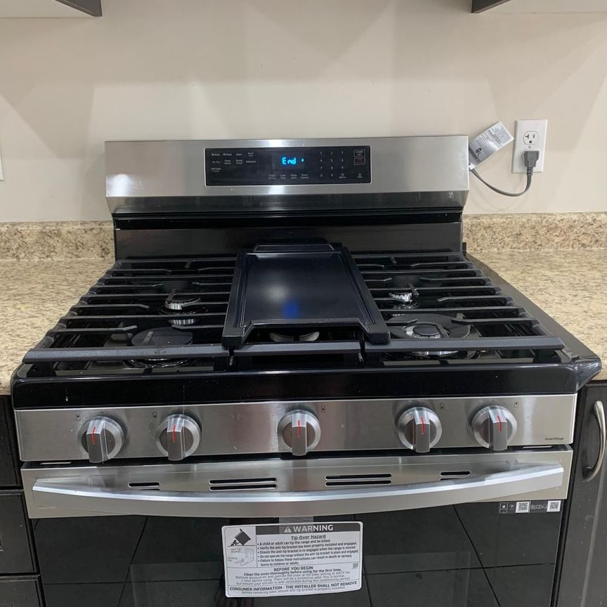 For Lease - 5 Almond Street, Brampton, Ontario - Photo 1